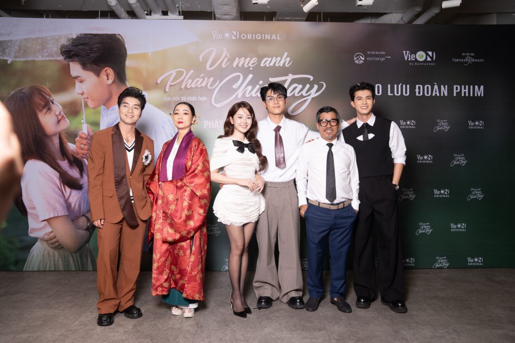 L&ecirc; Phương giấu chồng đ&oacute;ng cảnh n&oacute;ng với Quốc Huy trong &ldquo;V&igrave; mẹ anh ph&aacute;n chia tay&rdquo;- Ảnh 4.