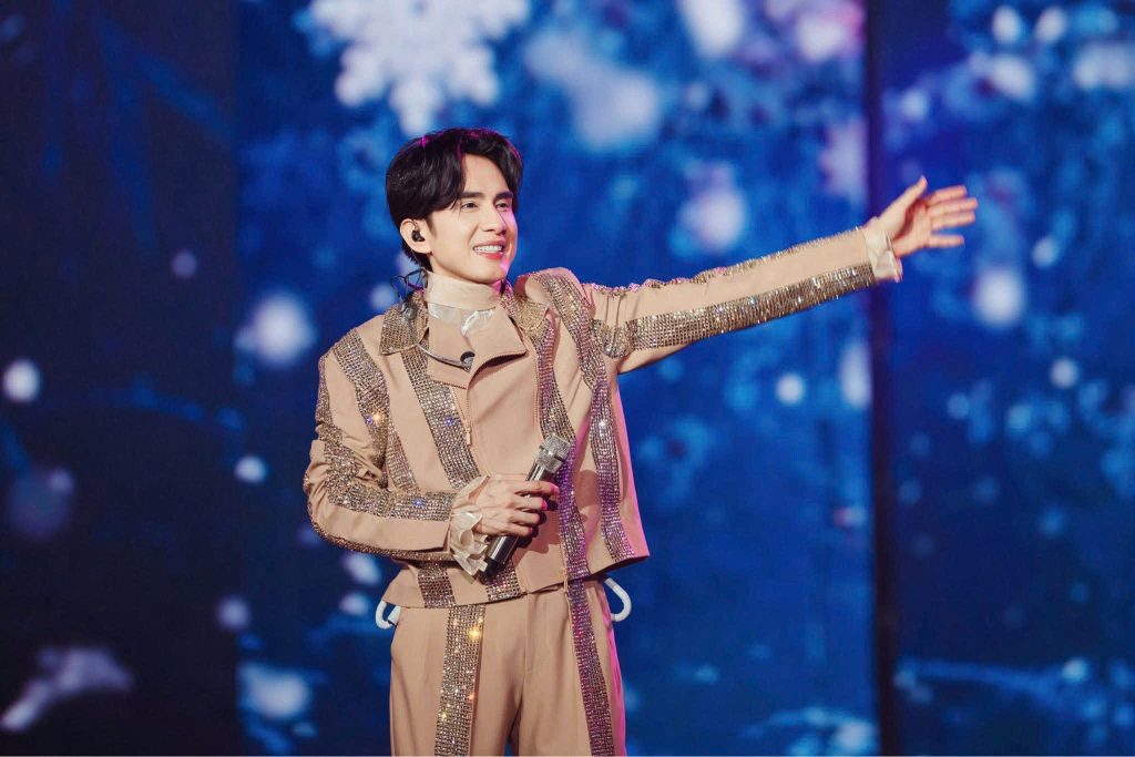 Đan Trường bay từ Mỹ về Việt Nam dự đại nhạc hội "Việt Nam tinh hoa - Anh em bốn bể một nh&agrave;"- Ảnh 4.