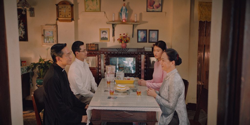 &ldquo;Hẹn em ng&agrave;y nhật thực&rdquo; lập kỳ t&iacute;ch: Chưa ch&iacute;nh thức ra rạp đ&atilde; nhận &ldquo;cơn mưa&rdquo; lời khen từ giới ph&ecirc; b&igrave;nh- Ảnh 7.