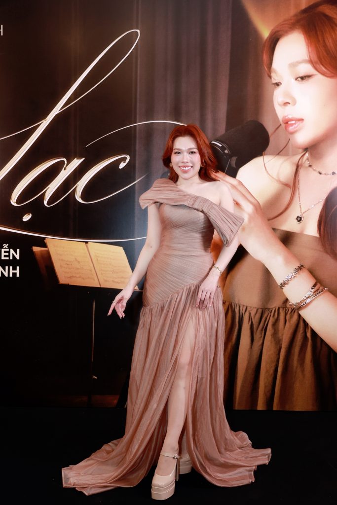 Nguyễn Kiều Oanh: "Tôi từng hát miễn phí cho các trường đại học nhiều năm để thỏa đam mê ca hát"- Ảnh 1. Nguyễn Kiều Oanh: "Tôi từng hát miễn phí cho các trường đại học nhiều năm để thỏa đam mê ca hát"- Ảnh 1.