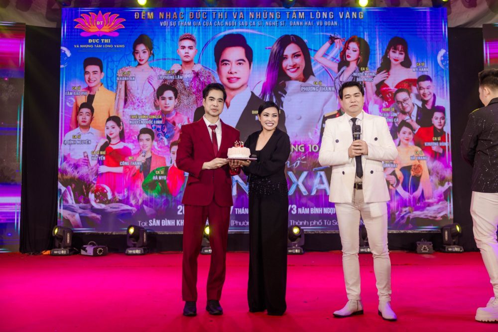 Phương Thanh x&uacute;c động đ&oacute;n sinh nhật tại Bắc Ninh, Ngọc Sơn v&agrave; h&agrave;ng ngh&igrave;n kh&aacute;n giả c&ugrave;ng h&aacute;t ch&uacute;c mừng- Ảnh 6.