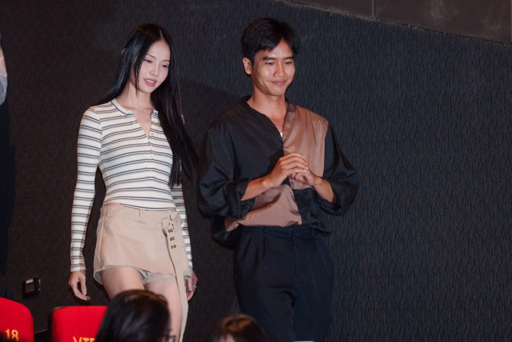 D&agrave;n diễn vi&ecirc;n "Lầu ch&uacute; Hỏa" x&uacute;c động trong lần đầu xem phim, nhận về nhiều lời khen khi th&agrave;nh c&ocirc;ng gieo rắc nỗi sợ cho người xem- Ảnh 7.