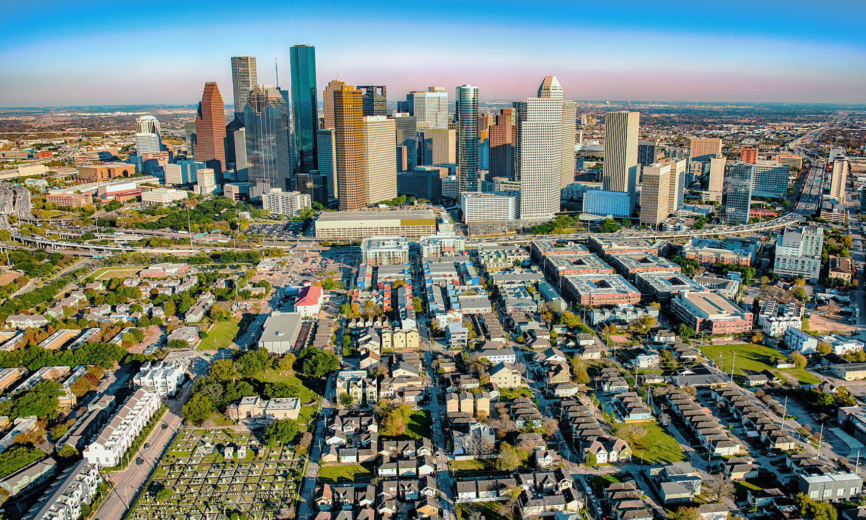 https://thanhnienviet.mediacdn.vn/wp-content/uploads/sites/7/2020/01/Houston-Homes.jpg