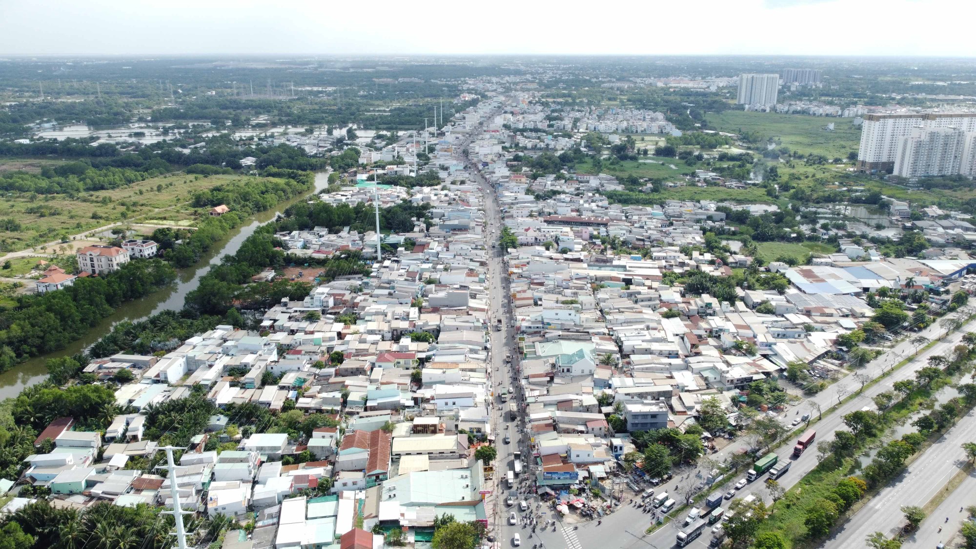 Tuyến Quốc lộ 50 nh&igrave;n từ tr&ecirc;n cao