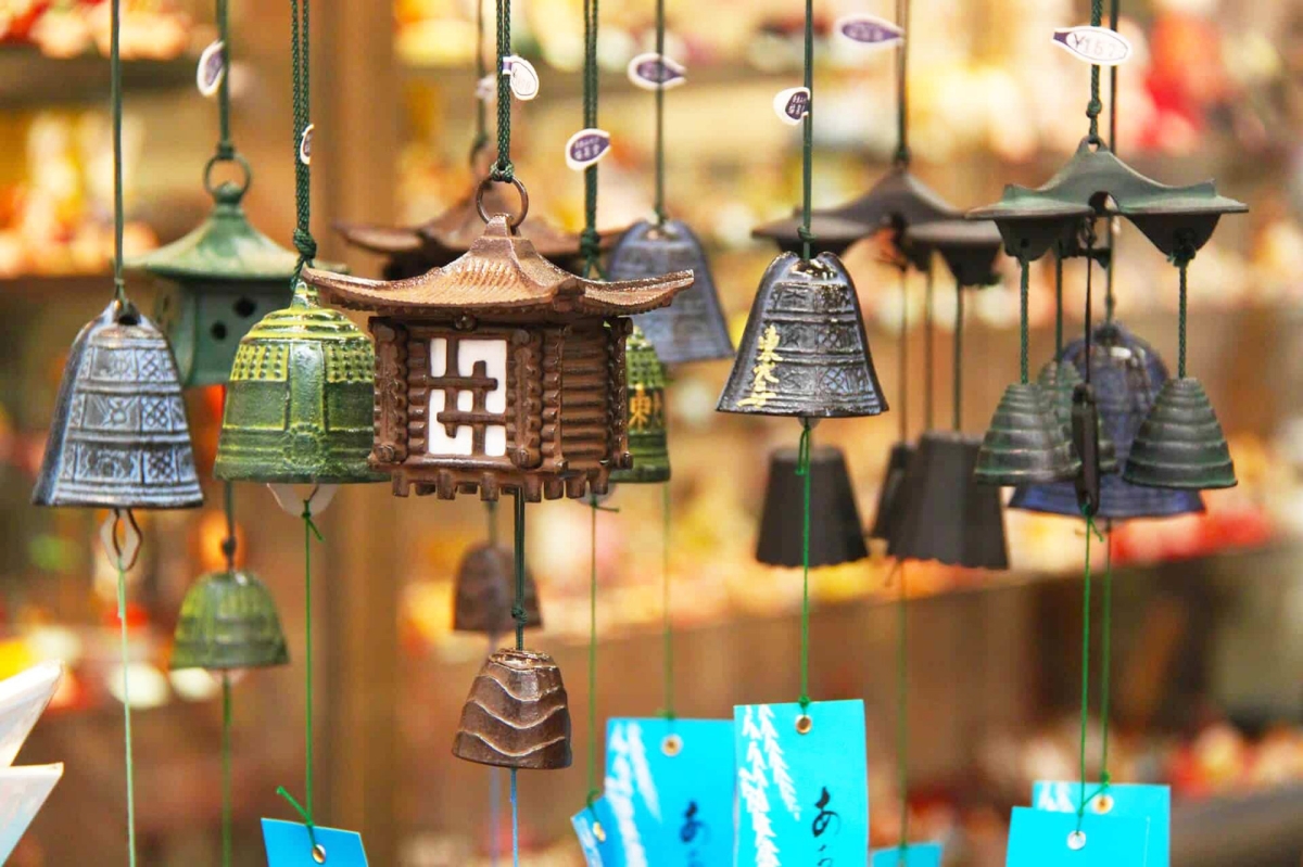 Chuông gió của Nhật thường đi kèm mảnh giấy cầu may