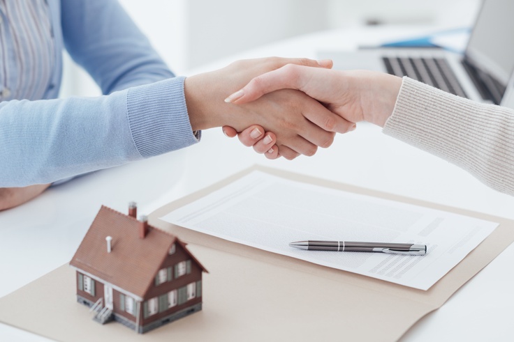 Nếu một bên đơn phương chấm dứt hợp đồng không đúng quy định sẽ phải bồi thường thiệt hại cho các bên còn lại