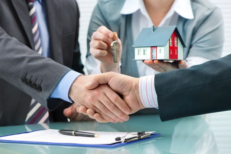 Người đủ 18 tuổi trở lên có thể tự xác lập và thực hiện các giao dịch nhà đất