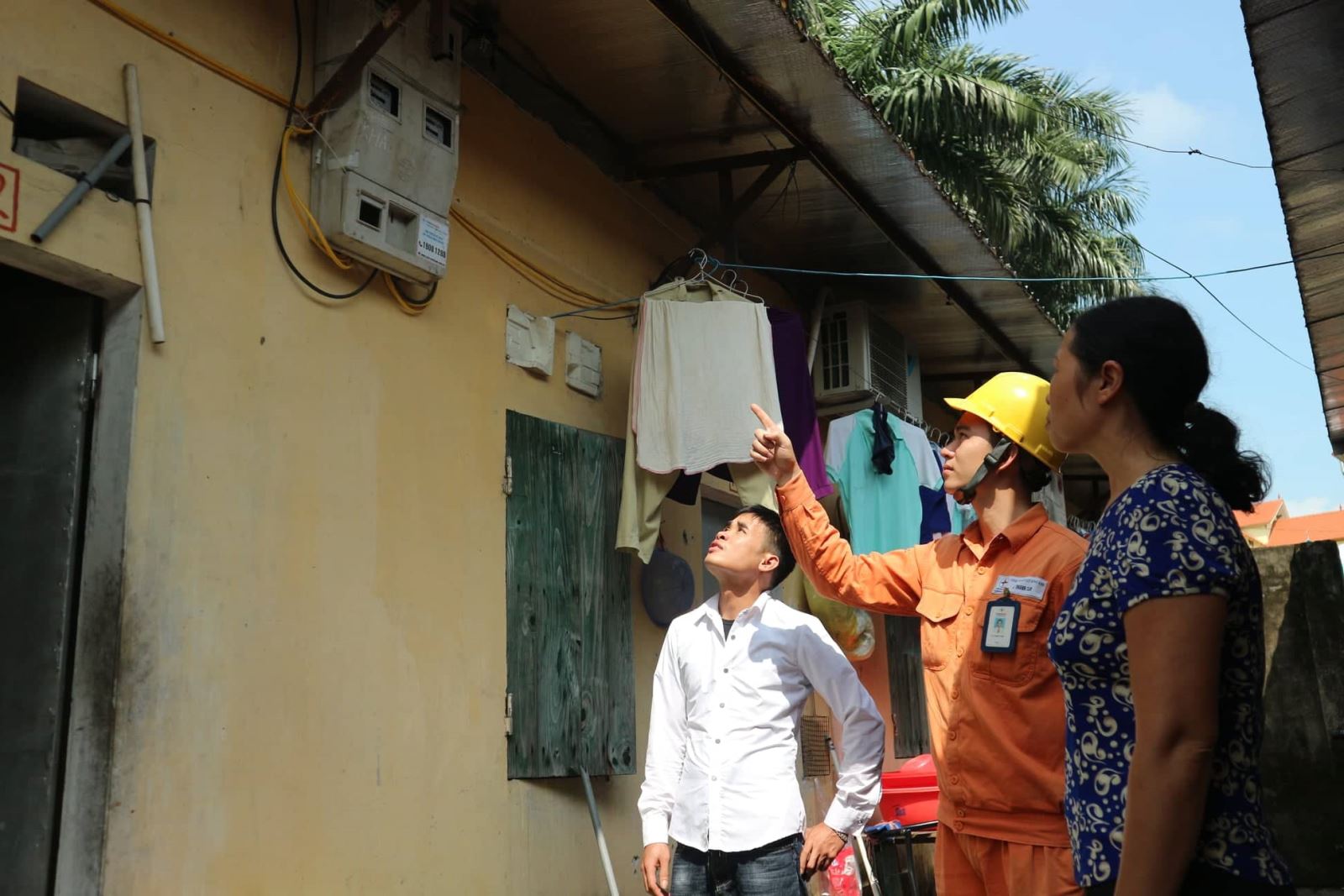 Người thu&ecirc; c&oacute; thể tự t&igrave;m hiểu c&aacute;ch t&iacute;nh tiền điện ph&ograve;ng trọ 