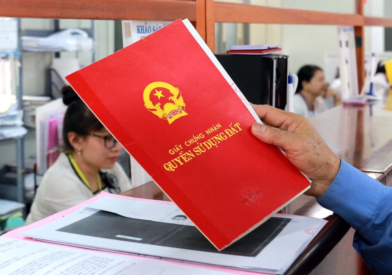 Đất đang sử dụng phải thỏa m&atilde;n c&aacute;c điều kiện theo quy định của ph&aacute;p luật th&igrave; mới được cấp sổ đỏ