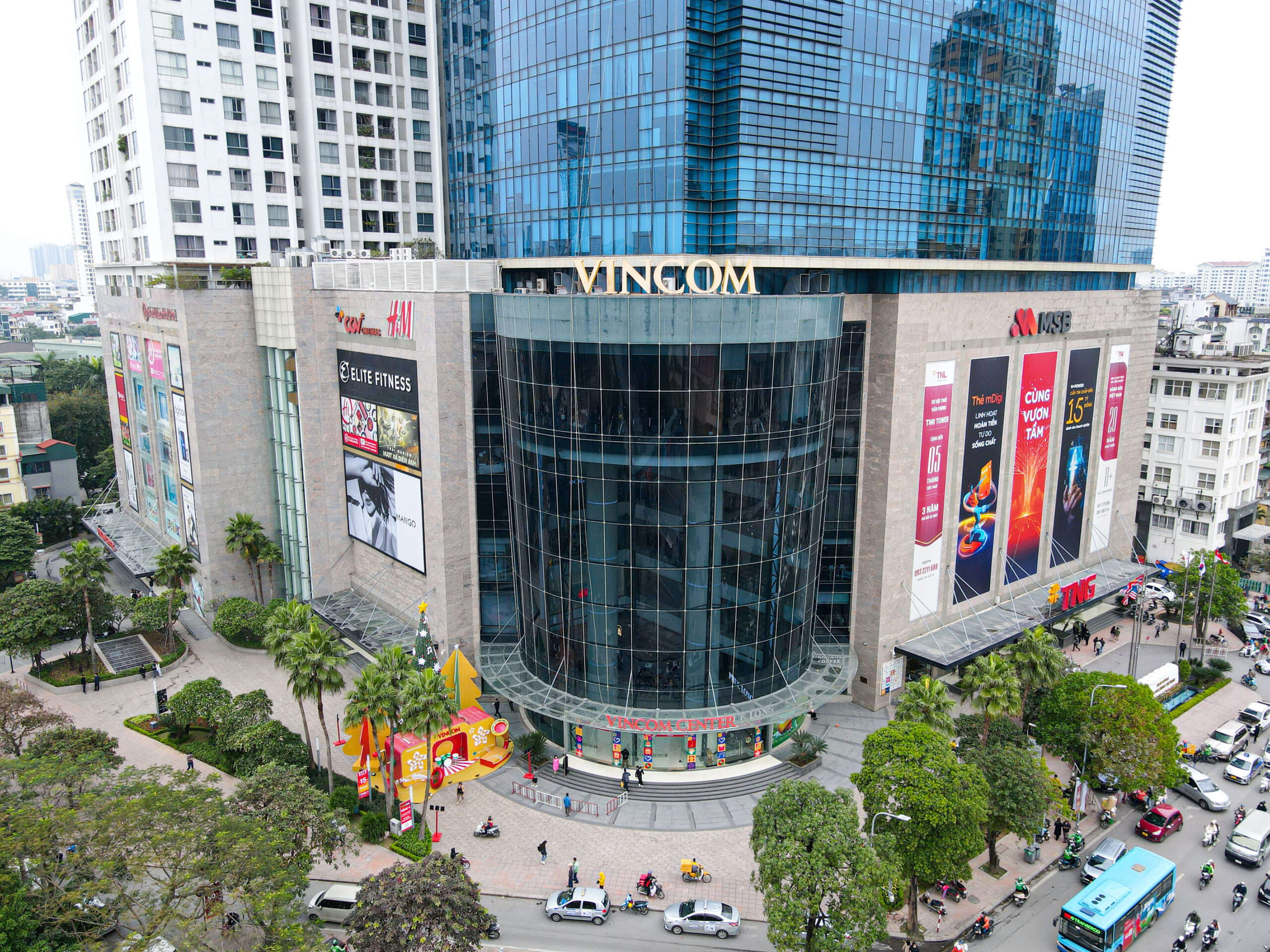 Vincom Center - Nguyễn Chí Thanh. 