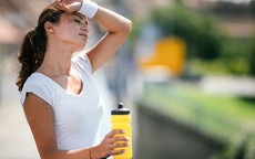 Hà Nội nóng nhất cả nước: Nếu thấy dấu hiệu này trên da, hãy gọi cấp cứu ngay