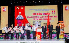 Trường THCS – THPT Hồng Hà: Tưng bừng khai giảng năm xem bong da truc tiep nhanh nhat mới và đón nhận Huân chương Lao động hạng Nhì
