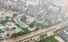 Bí quyết vượt đường ngập an toàn: Chuyên gia ô tô tiết lộ 4 nguyên tắc vàng tránh "thủy kích"