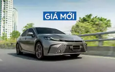 Toyota Camry hybrid giảm giá mạnh, về mốc từ 1,32 tỷ đồng