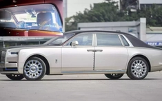 Rolls-Royce Phantom VIII có trang bị vách ngăn đã tìm thấy chủ nhân, giá chỉ 39 tỷ đồng