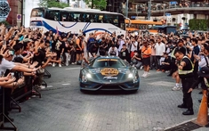 Đoàn siêu xe Gumball 3000 2024 đến Thái Lan: Porsche Carrera GT về nhà trước sự chào đón từ hàng chục nghìn người