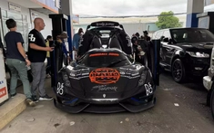 Đoàn siêu xe Gumball 3000 2024 bị chặn lại ở Thái Lan vì nghi vấn có thành viên sử dụng tiền giả đổ xăng