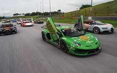 Đoàn xe Gumball 3000 2024 "dợt xe" ở đường đua Sepang: Siêu xe tìm về đúng nơi phô trương hết sức mạnh