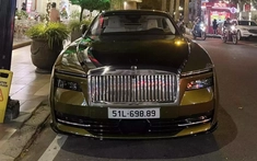 Chi tiết Rolls-Royce Spectre thứ 2 có mặt tại Việt Nam, sau xe Minh "Nhựa": Màu sơn đặc trưng, biển đấu giá