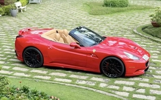 Ferrari California gần 15 năm tuổi được chủ nhân chăm chút từng li từng tí, lên bộ mâm độ khác biệt