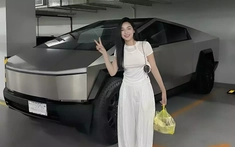 Hot girl thích thú với xe Tesla Cybertruck 2024 đầu tiên xuất hiện ở Việt Nam