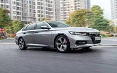 Honda Accord giảm giá còn 1,099 tỷ đồng, rẻ hơn vài trăm triệu so với Toyota Camry