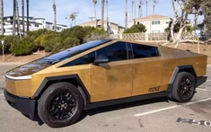 Dân chơi chi ra gần 1,5 tỷ đồng để mạ vàng 24K cho "thùng tôn" Tesla Cybertruck