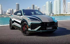 Đội ngũ của Lamborghini Ad Personam mất gần 10 ngày để hoàn thành màu sơn đặc biệt cho Urus SE