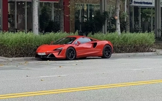 Siêu xe hybrid đầu tiên của McLaren tại Việt Nam trên đường phố Hồ Chí Minh