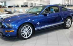 Không thể tin được là còn có 2 chiếc Ford Mustang Shelby GT500 KR 2008 hoàn toàn mới được rao bán