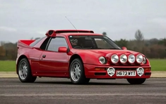 Chiếc Ford RS200 S có màu đỏ Ferrari là 1 trong số 4 chiếc duy nhất còn tồn tại