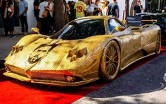 Độc đáo với Pagani Zonda được xếp 100.000 đồng vàng với điểm nhấn khuôn mặt của Lionel Messi trước đầu xe