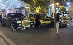 Dàn siêu xe biển đẹp tụ tập tại Hà Nội vào đêm tối