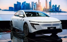 Nissan N7 chính thức ra mắt, thách thức Toyota Camry và Honda Accord