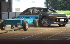 "Xe Bộ trưởng" của Toyota đạt danh hiệu ô tô an toàn nhất Nhật Bản