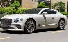 Rao bán chưa ai mua, showroom đổi màu lấy hên cho Bentley Continental GT V8 Mulliner 2022 hàng hiếm