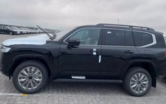 Ngắm thiết kế thực tế của Toyota Land Cruiser LC300 2025, giá từ 4,58 tỷ đồng, vẫn kèm "lạc" tại đại lý