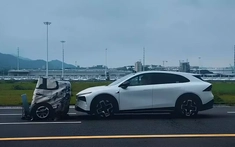 Video quay cảnh chiếc xe Trung Quốc có thể phanh khẩn cấp tự động ở tốc độ 130 km/h