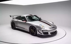 Porsche 911 GT3 RS 4.0 2011 tuổi được chào bán gần 3 triệu đô la, tăng gấp 10 lần so với giá khởi điểm