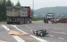 Video quay khoảnh khắc xe ben rẽ ẩu, cuốn xe máy vào gầm khiến 1 người tử vong tại Bắc Ninh
