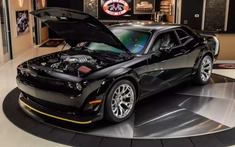 Xe cơ bắp Mỹ Dodge Challenger Black Ghost dù sản xuất 2023 nhưng chưa từng được sử dụng
