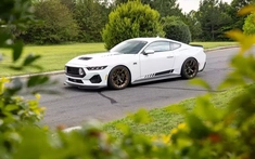 Chi tiết Ford Mustang mạnh mẽ nhất từ RTR Vehicles: Phun lửa sau mỗi cú đạp ga