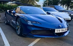 "Viral" với việc tặng nhân viên, bạn siêu giàu Iphone 17, Cường "Đô-la" bắt gặp lái Ferrari SF90 Spider dạo phố