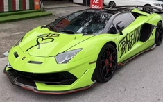 Lạ mắt với Lamborghini Aventador "SVJ Roadster" màu xanh cốm ở Hà Nội