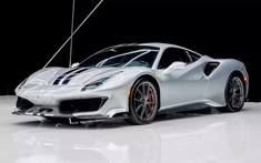 Đại lý bán xe Ferrari 488 Pista 2019 mới tinh với giá gần 1 triệu USD