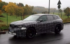 BMW iX3 M 2028 bắt gặp với lớp ngụy trang kín như bưng nhưng vẫn có chi tiết lộ ra ở nắp capô