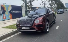 Bentley Bentayga thế hệ đầu tiên mang 2 màu sơn lạ mắt ở TP.HCM
