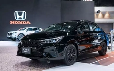 Chạy theo xu hướng, Honda City cũng được bổ sung phiên bản đen hầm hố hơn