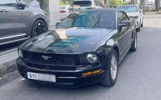 Ford Mustang Convertible thế hệ thứ 5 hàng hiếm của người chơi xe TP.HCM