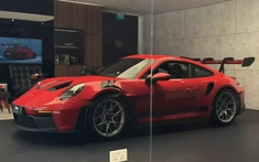 Cận cảnh Porsche 911 GT3 RS mới lộ diện xuất hiện tại Việt Nam: Màu sơn cực chiến, không có nhiều trang bị